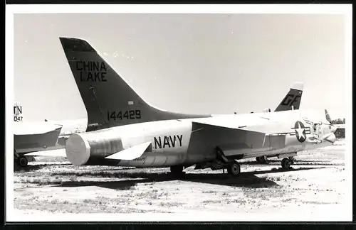 Fotografie Flugzeug Vought F-8 Crusader der US-Navy, Naval Air Weapons Station China Lake