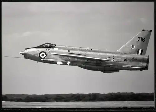 Fotografie Flugzeug English Electric Lightning F.3, Versuchsflugzeug der Royal Air Force, XR716