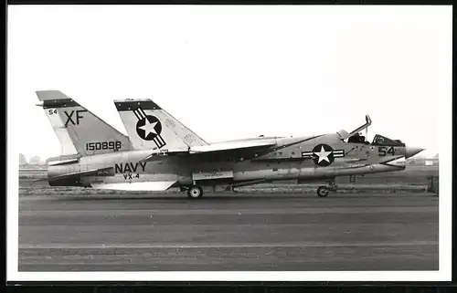 Fotografie Flugzeug Vought F-8 Crusader der US-Navy VX-4, Naval Air Station Point Mugu