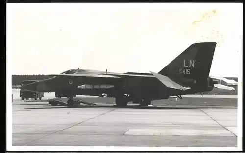 Fotografie Flugzeug General Dynamics F-111 Aardvark der USAF, 70LN-415, Air Base Lakehurst