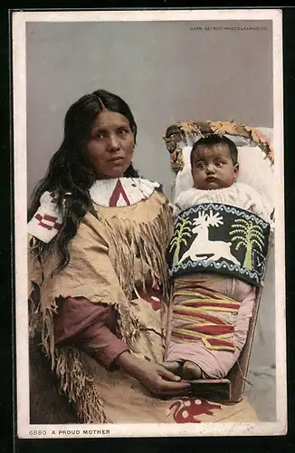 AK A proud Mother, Indianerin mit ihrem Kind