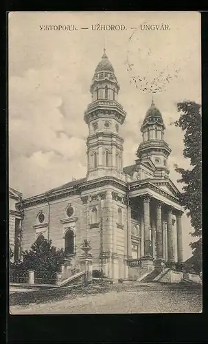 AK Ungvár, Blick auf ein grosses Gebäude