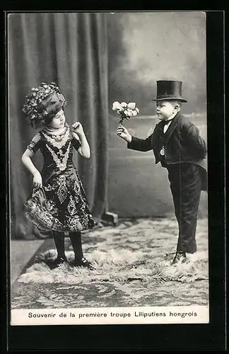 AK La première troupe Liliputiens hongrois, Liliputaner