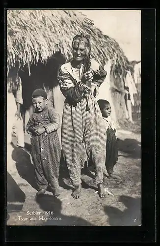 AK Mazedonien, Sinti und Roma / Alte Zigeunerin mit Kindern 1916
