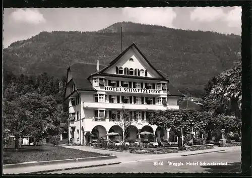 AK Weggis, Hotel Schweizerhof mit Strasse und Einfahrt
