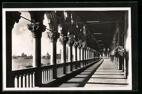 AK Venezia, Palazzo Ducale, Loggia settentrionale del primo piano verso la laguna