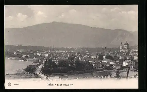 AK Intra /Lago Maggiore, Ortsansicht mit Bergen