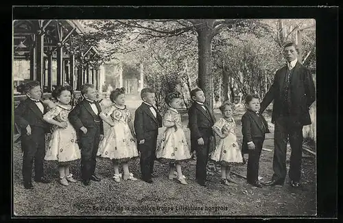 AK Premiere troupe Liliputiens hongrois, Liliputaner