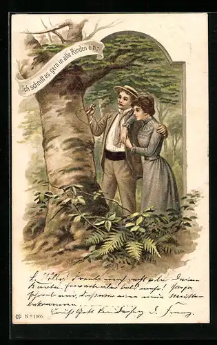 AK Liebespaar ritzt ein Herz in einen Baum