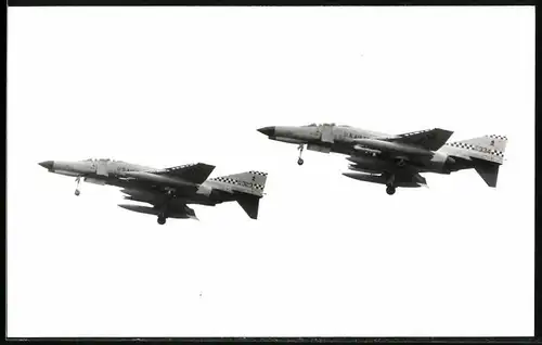 Fotografie Flugzeug McDonnell Douglas F-4 Phantom II der USAF in Zweier Formation