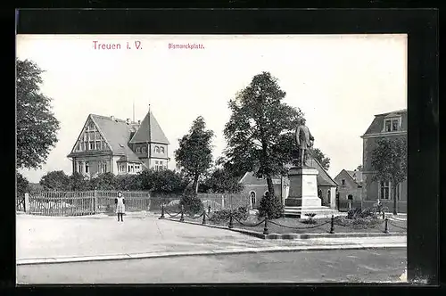 AK Treuen i. V., Bismarckplatz mit Denkmal