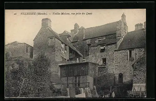 AK Villedieu, Vieilles Maisons, vue prise des Quais