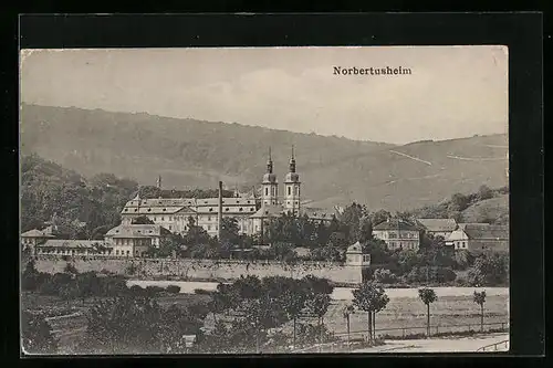 AK Norbertusheim, Ortsansicht mit Kirche