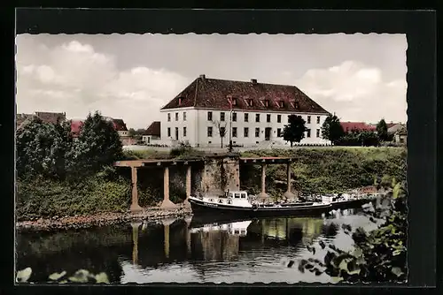 AK Emmerich a. Rhein, Uferpartie mit Hauptzollamt