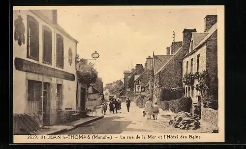 AK St-Jean-le-Thomas, La rue de la Mer et l`Hotel des Bains