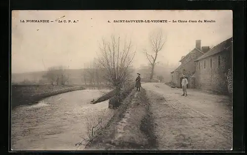 AK Saint-Sauveur-le-Vicomte, La Chute d`eau du Moulin