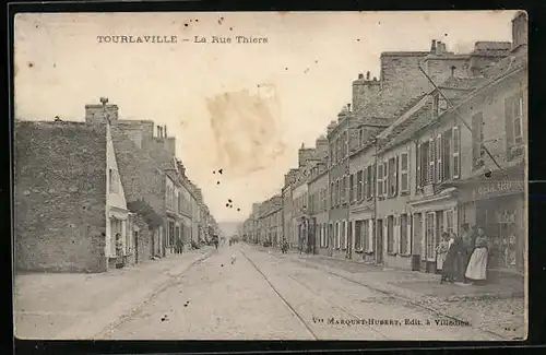 AK Tourlaville, La Rue Thiers, Strassenpartie