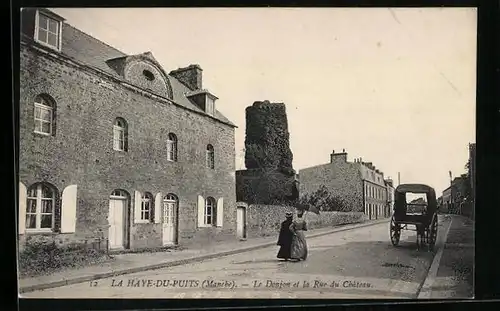 AK La Haye-du-Puits, Le Donjon et la Rue du Château