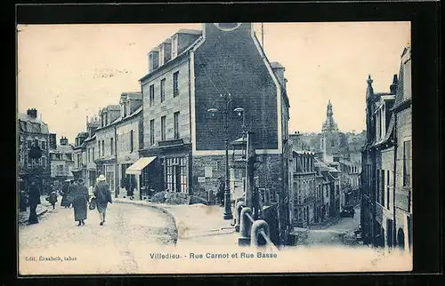 AK Villedieu, Rue Carnot et Rue Basse, Strassenpartie