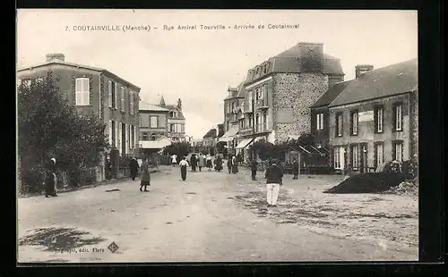 AK Coutainville, Rue Amrial Tourville, Arrivée de Coutainviel