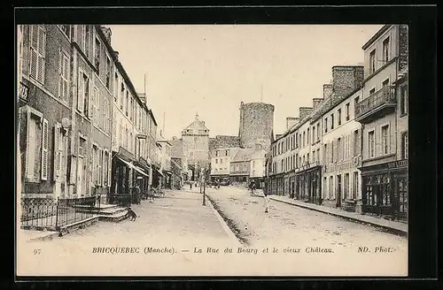 AK Bricquebec, La Rue de Bourg et le vieux Chateau