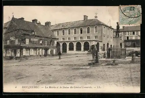 AK Bricquebec, La Mairie et la Statue du General Lemarois