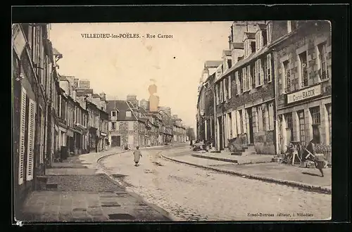 AK Villedieu-les-Poeles, Rue Carnot