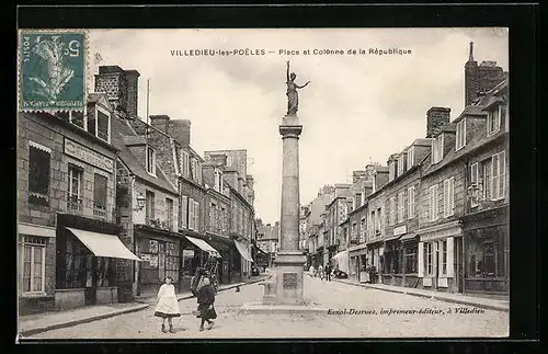 AK Villedieu-les-Poeles, Place et Colonne de la Republique