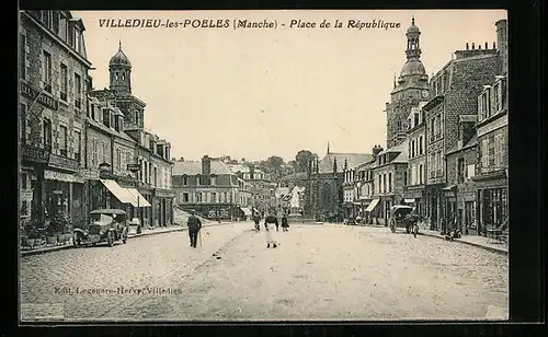 AK Villedieu-les-Poeles, Place de la Republique