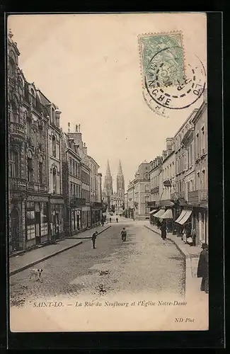AK Saint-Lo, La Rue du Neufbourg et l`Eglise Notre-Dame