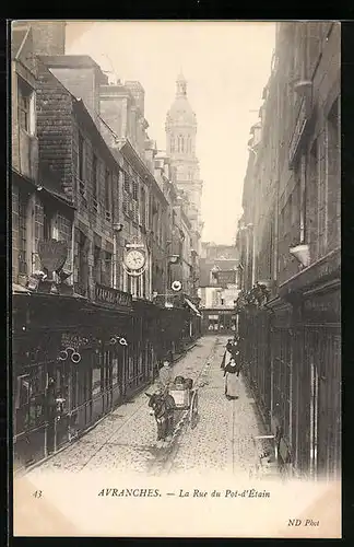 AK Avranches, La Rue du Pot-d`Etain