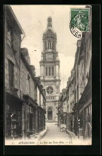 AK Avranches, La Rue des Trois-Rois