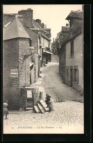 AK Avranches, La Rue Pendante
