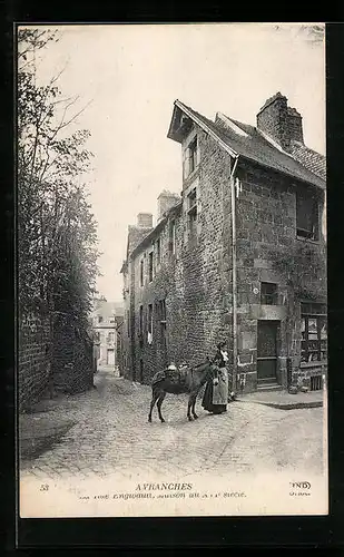 AK Avranches, La Rue Engivault