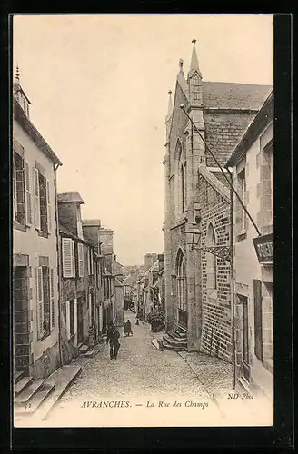AK Avranches, La Rue des Champs