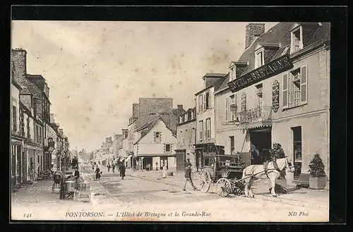 AK Pontorson, L`Hotel de Bretagne et la Grande Rue