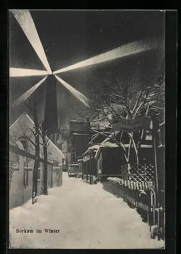 AK Borkum, Strassenpartie mit Leuchtturm im Winter