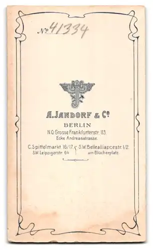 Fotografie A. Jandorf & Co., Berlin, Gr. Frankfurterstr. 113, Portrait stolzer Vater mit Schnurrbart & frecher Bube