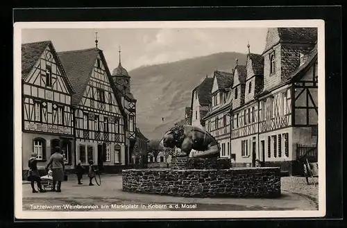 AK Kobern a. d. Mosel, Tazzelwurm-Weinbrunnen am Marktplatz