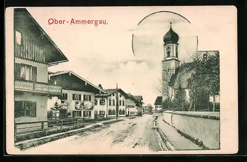 AK Oberammergau, Strasse in den Ort zur Kirche hin
