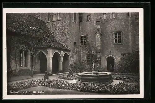 AK Weissenfels a. d. S., Klosterhof mit Brunnen