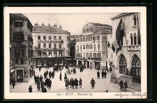 AK Split, Narodni Trg, Menschen vor dem Rathaus