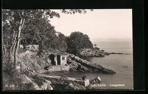 AK Laurana, Lungomare, Pavillon am Ufer