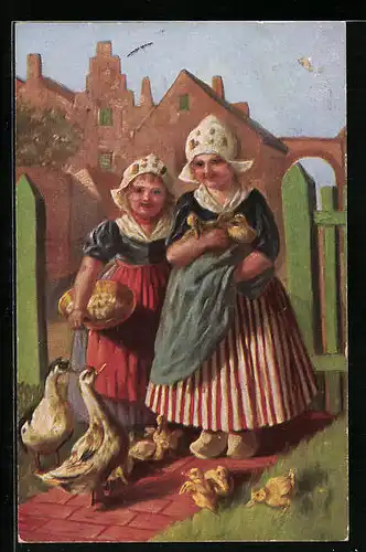 Künstler-AK Niederländische Mädchen in Volkstrachten mit kleinen Küken