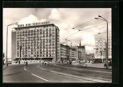 AK Rostock, Lange Strasse mit Haus der Schiffahrt