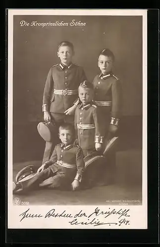 AK Die Kronprinzlichen Söhne mit Schirmmützen