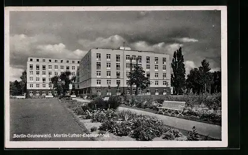 AK Berlin-Grunewald, Martin-Luther-Krankenhaus, Caspar-Theyss.Strasse 27 /31