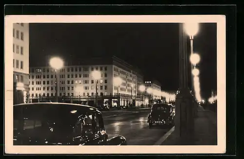 AK Berlin-Friedrichshain, Stalinallee bei Nacht