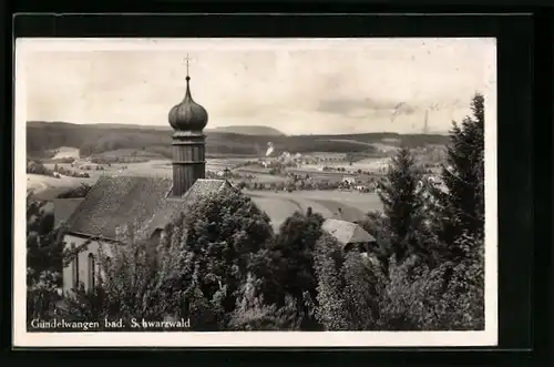 AK Gündelwangen /bad. Schwarzwald, Teilansicht mit Kirche und Umland