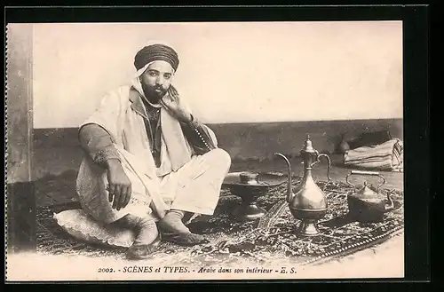 AK Arabe dans son interieur